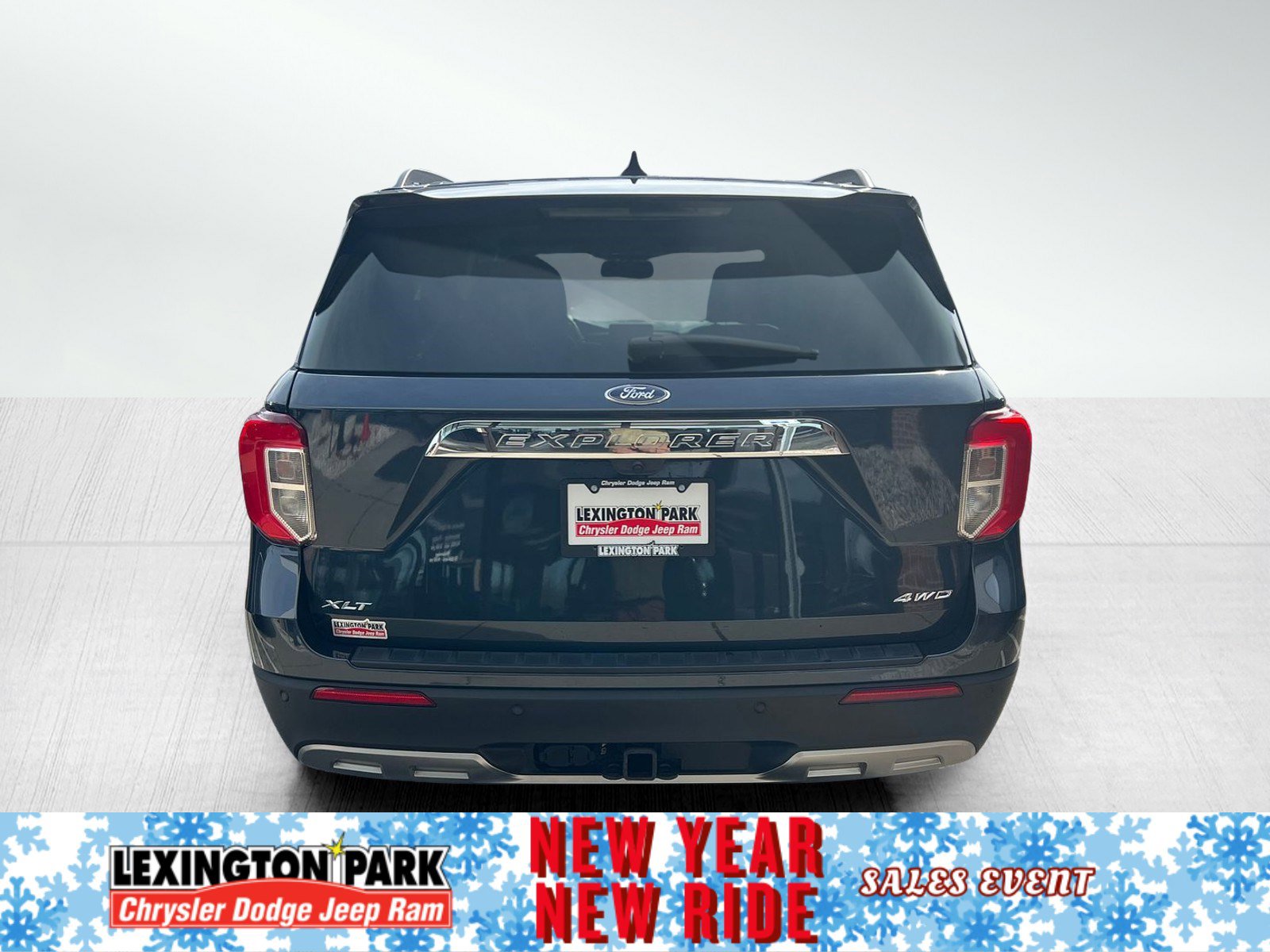 Used 2024 Ford Explorer XLT w/ Equipment Group 202A image 6