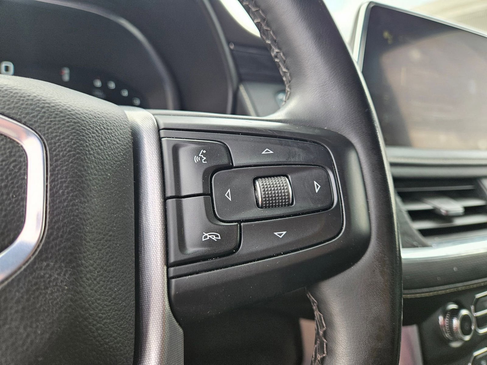 Used 2024 GMC Yukon SLT image 13