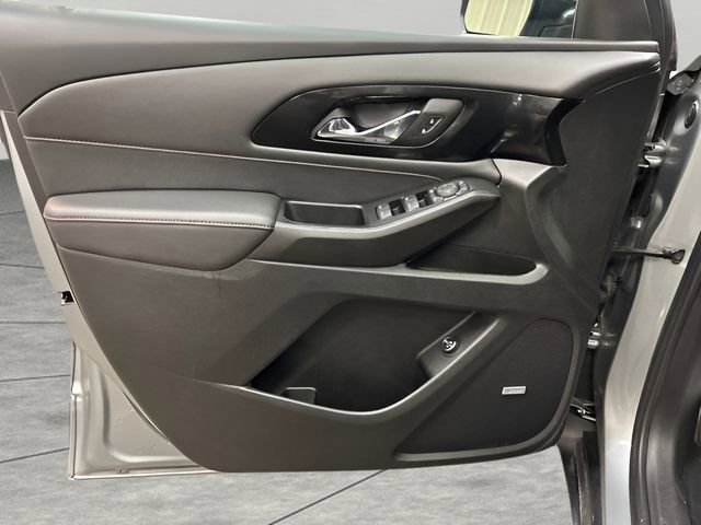 Used 2023 Chevrolet Traverse RS image 10