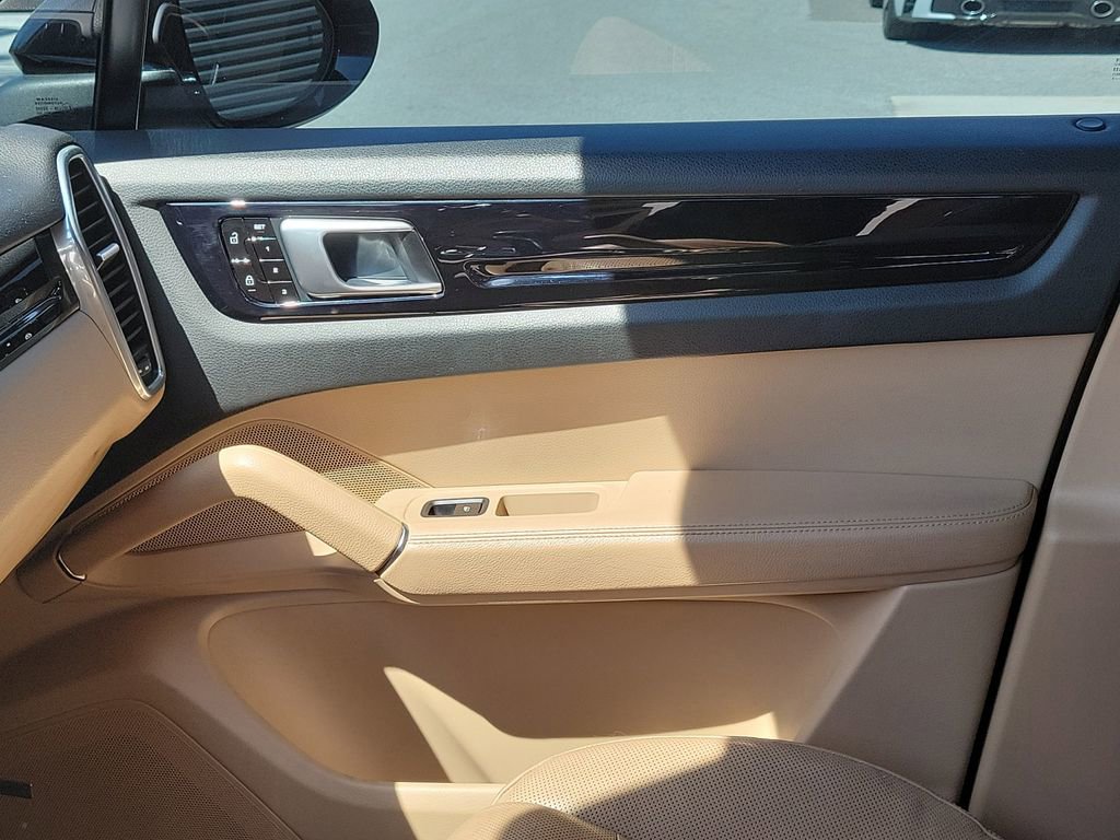 Certified 2020 Porsche Cayenne S image 23