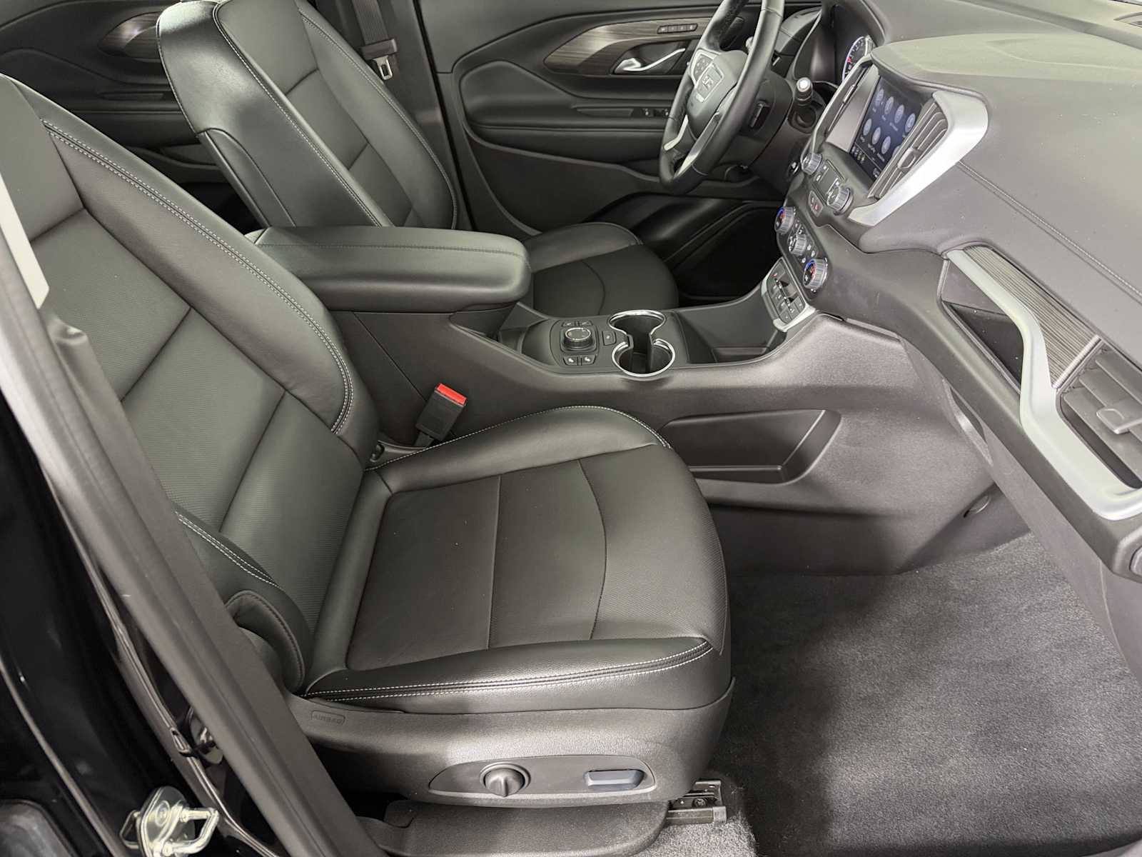 Used 2024 GMC Terrain SLT w/ Tech Package AWD/4WD image 11