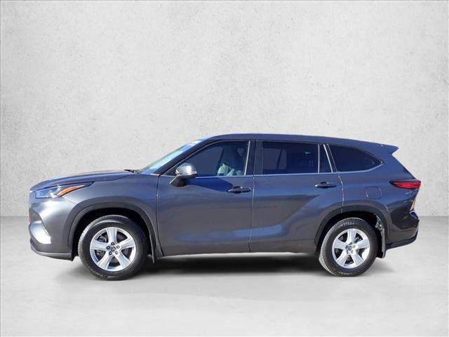 Used 2023 Toyota Highlander LE FWD image 2