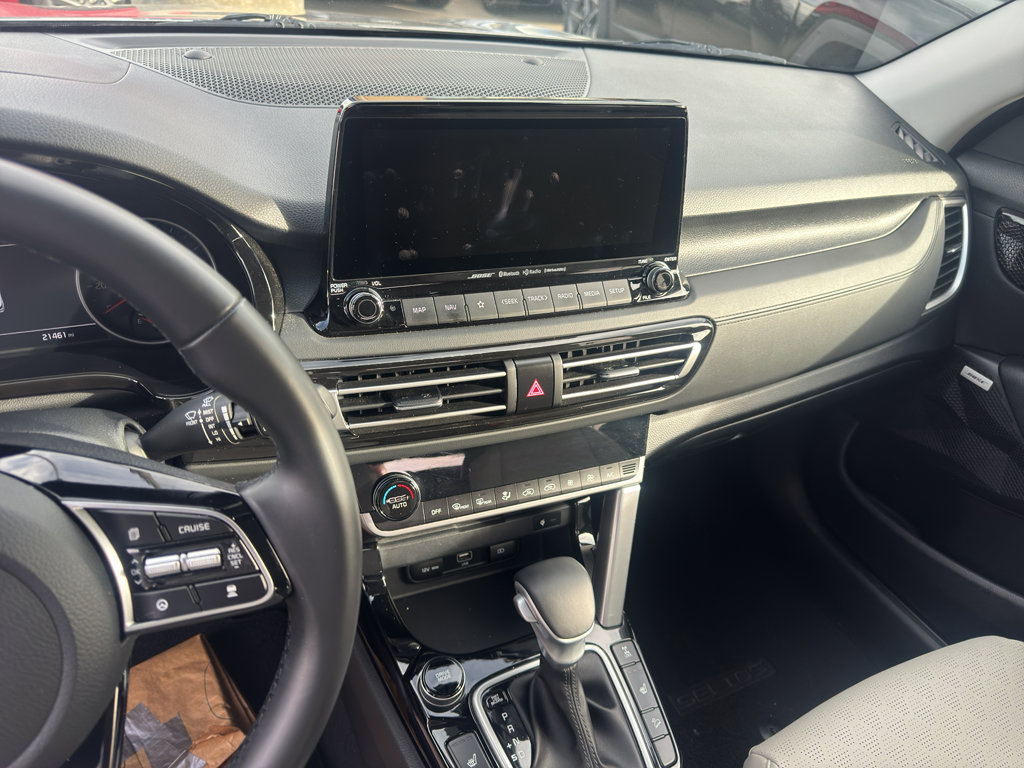 Used 2021 Kia Seltos SX w/ SX Sunroof Package image 9