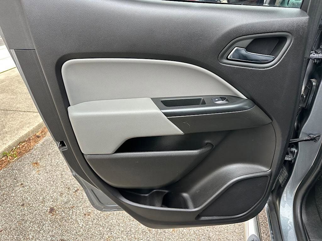 Used 2018 Chevrolet Colorado LT w/ LT Convenience Package image 16