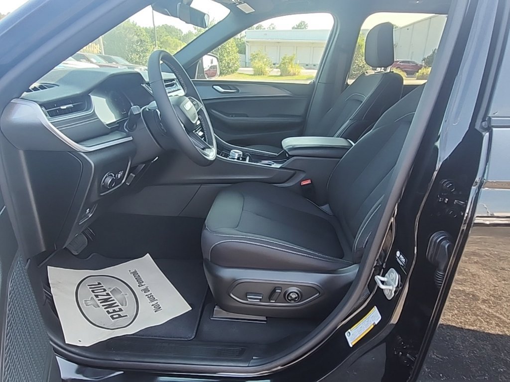 New 2026 Jeep Grand Cherokee Laredo X RWD image 21