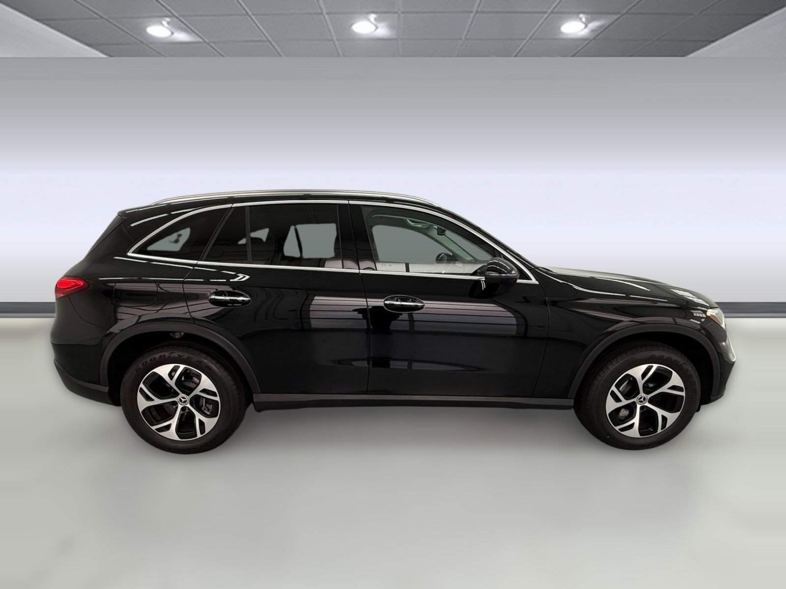 Used 2025 Mercedes-Benz GLC 350e 4MATIC image 7