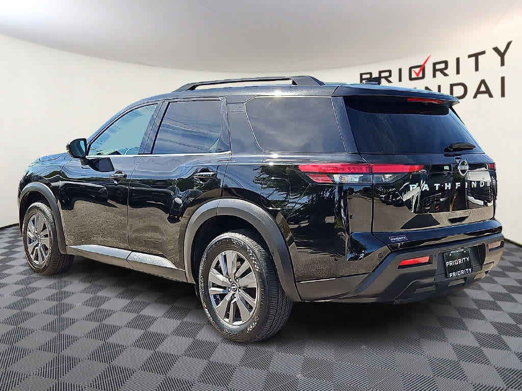 Used 2025 Nissan Pathfinder SV FWD image 5