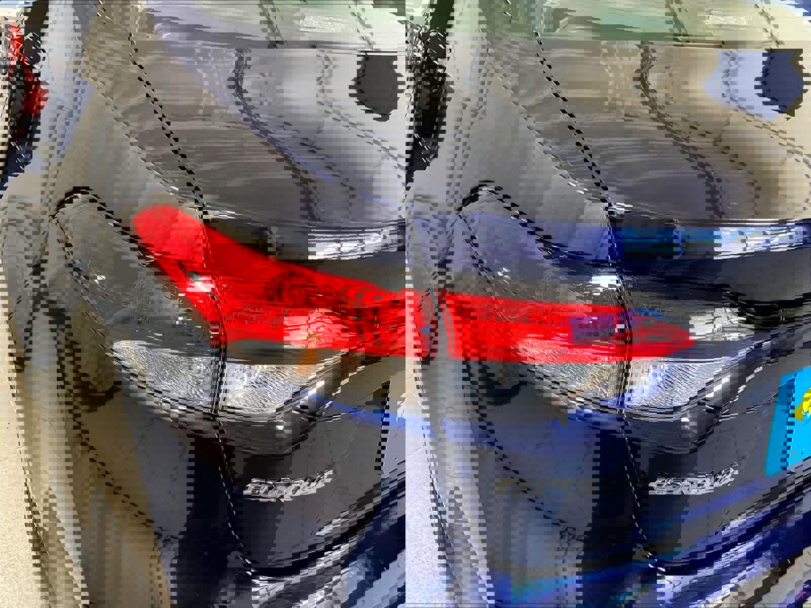 Used 2022 Toyota Corolla LE FWD image 30