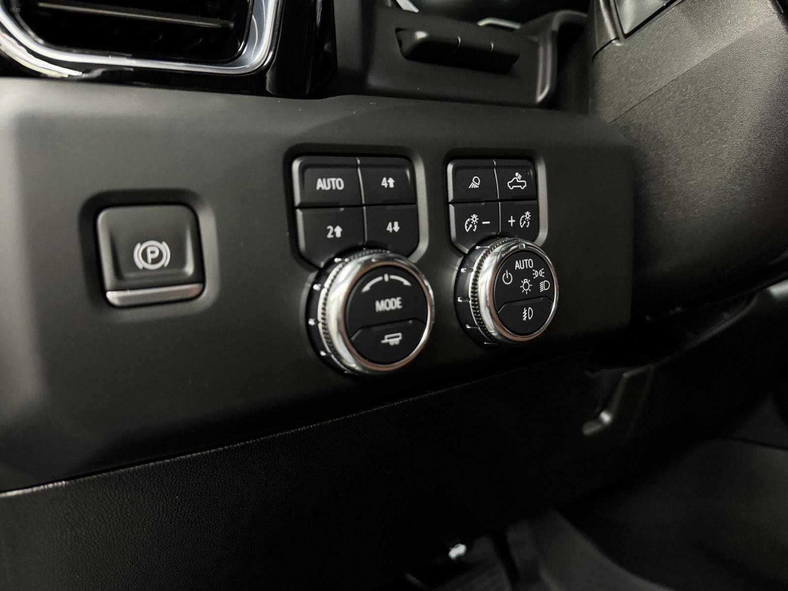 Used 2024 GMC Sierra 3500 Denali Ultimate image 22