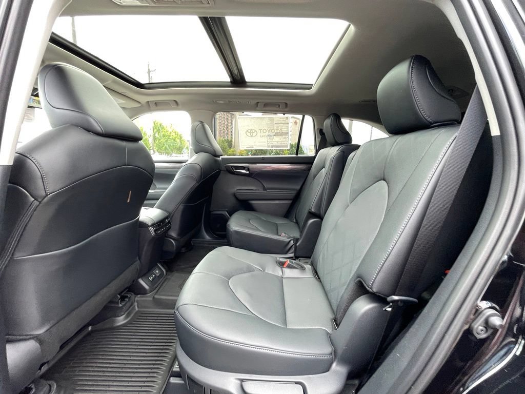New 2026 Toyota Highlander Platinum AWD/4WD image 19