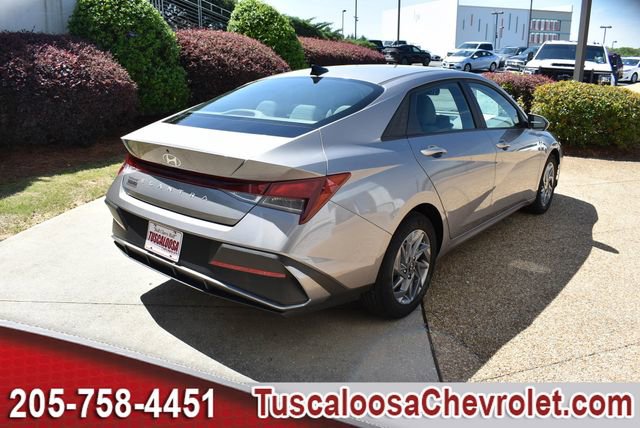 Used 2024 Hyundai Elantra SEL FWD image 10