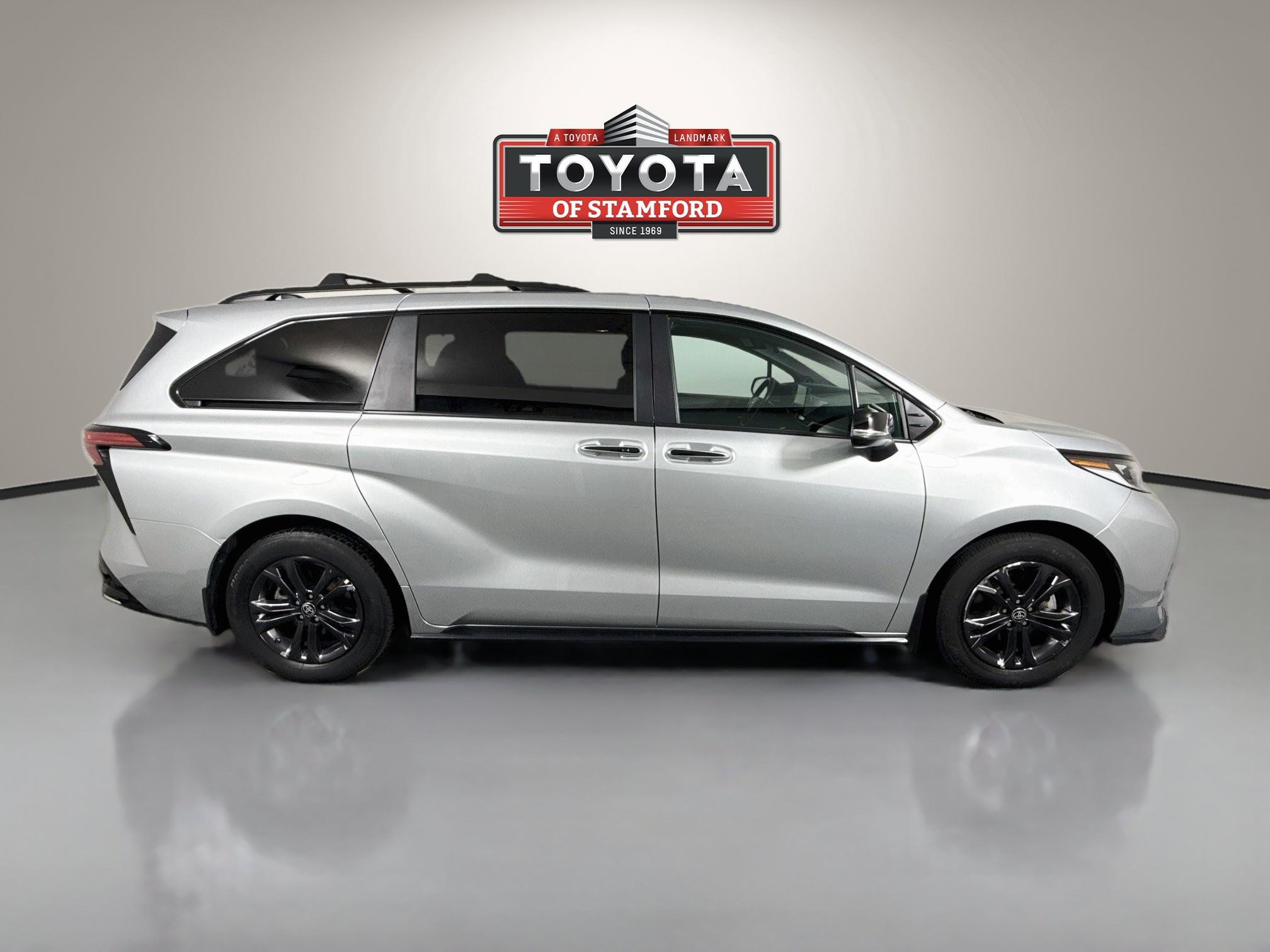 Certified 2025 Toyota Sienna XSE w/ XSE Premium Package AWD/4WD image 8