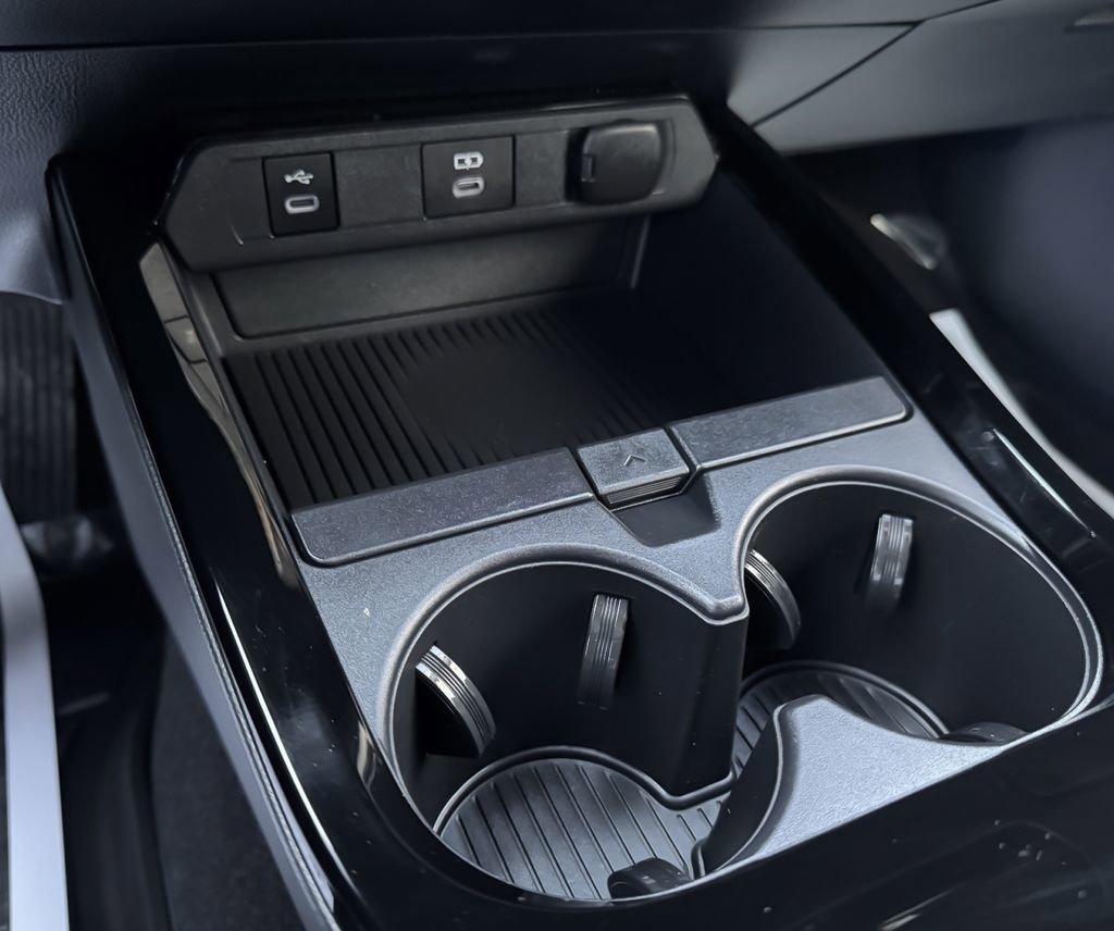 Used 2025 Toyota Prius Plug-In Hybrid image 27