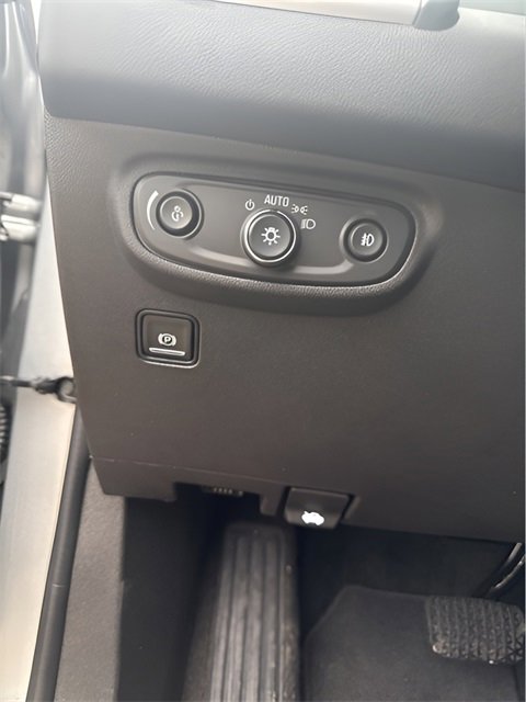 Used 2024 GMC Terrain SLT image 13