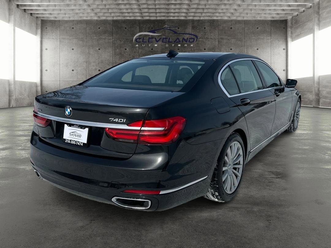 Used 2018 BMW 740i xDrive image 3