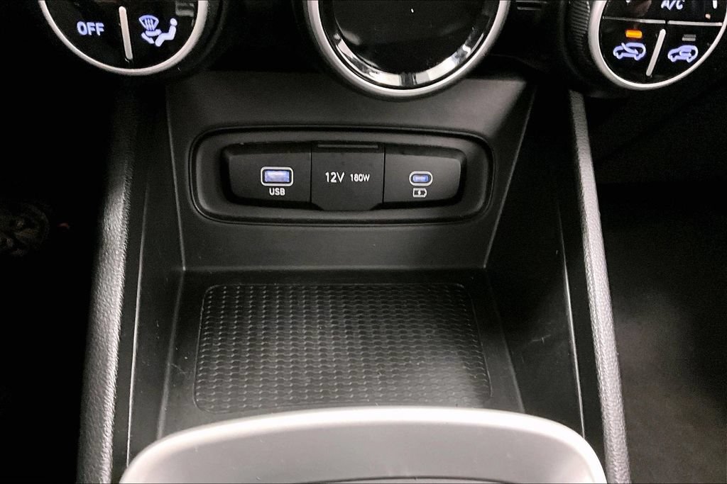Used 2025 Hyundai Venue SEL FWD image 24