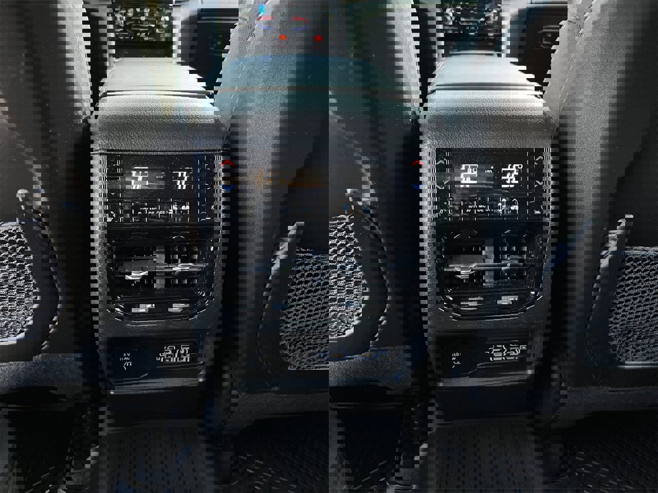 Used 2023 Jeep Grand Cherokee Overland w/ Luxury Tech Group IV image 28