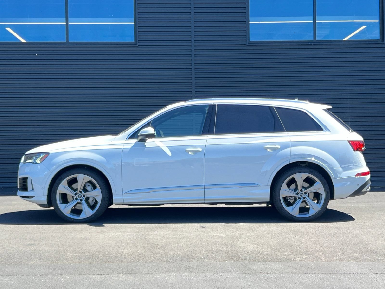 Used 2021 Audi Q7 3.0T Prestige w/ Prestige Package AWD/4WD image 3