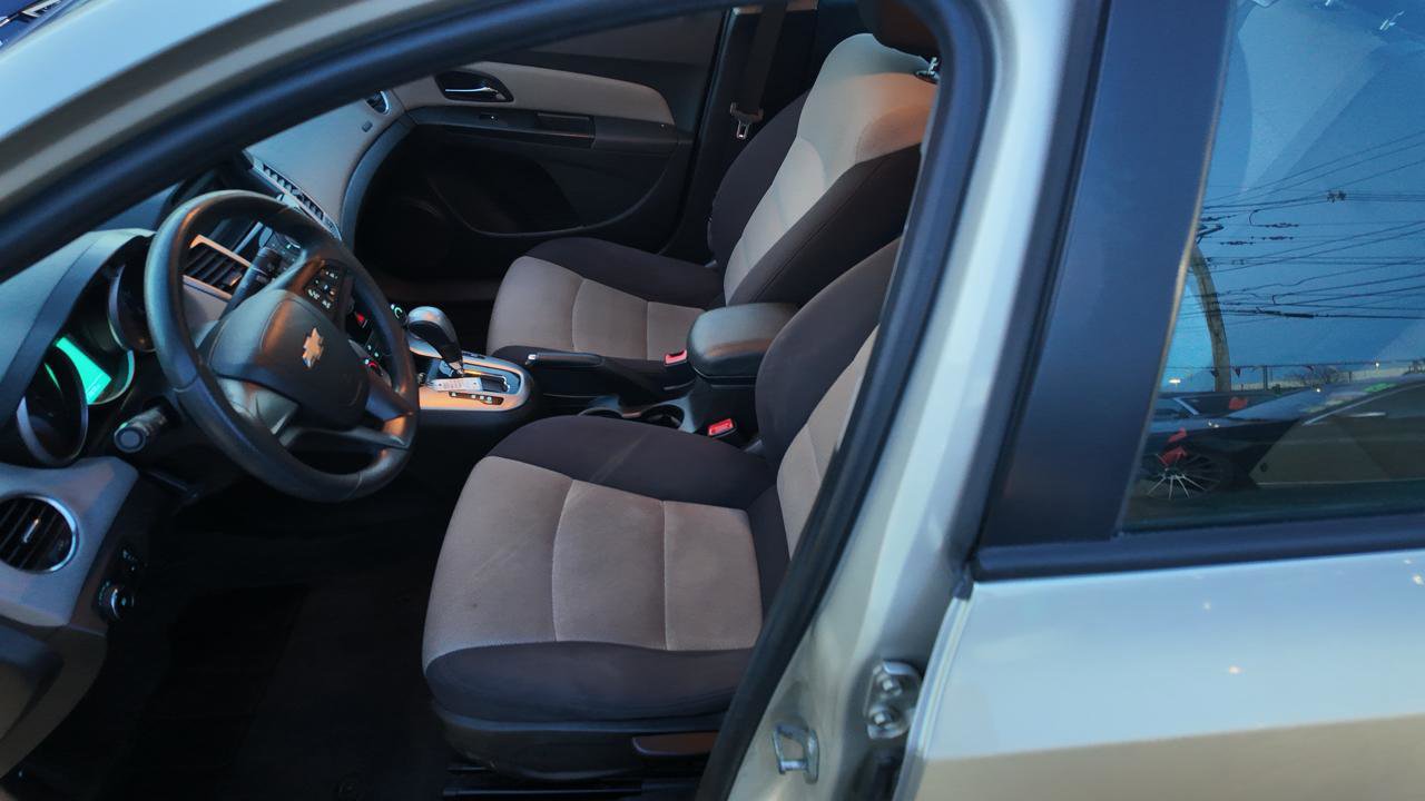 Used 2014 Chevrolet Cruze LS image 9