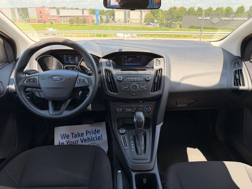 Used 2017 Ford Focus SE FWD image 3