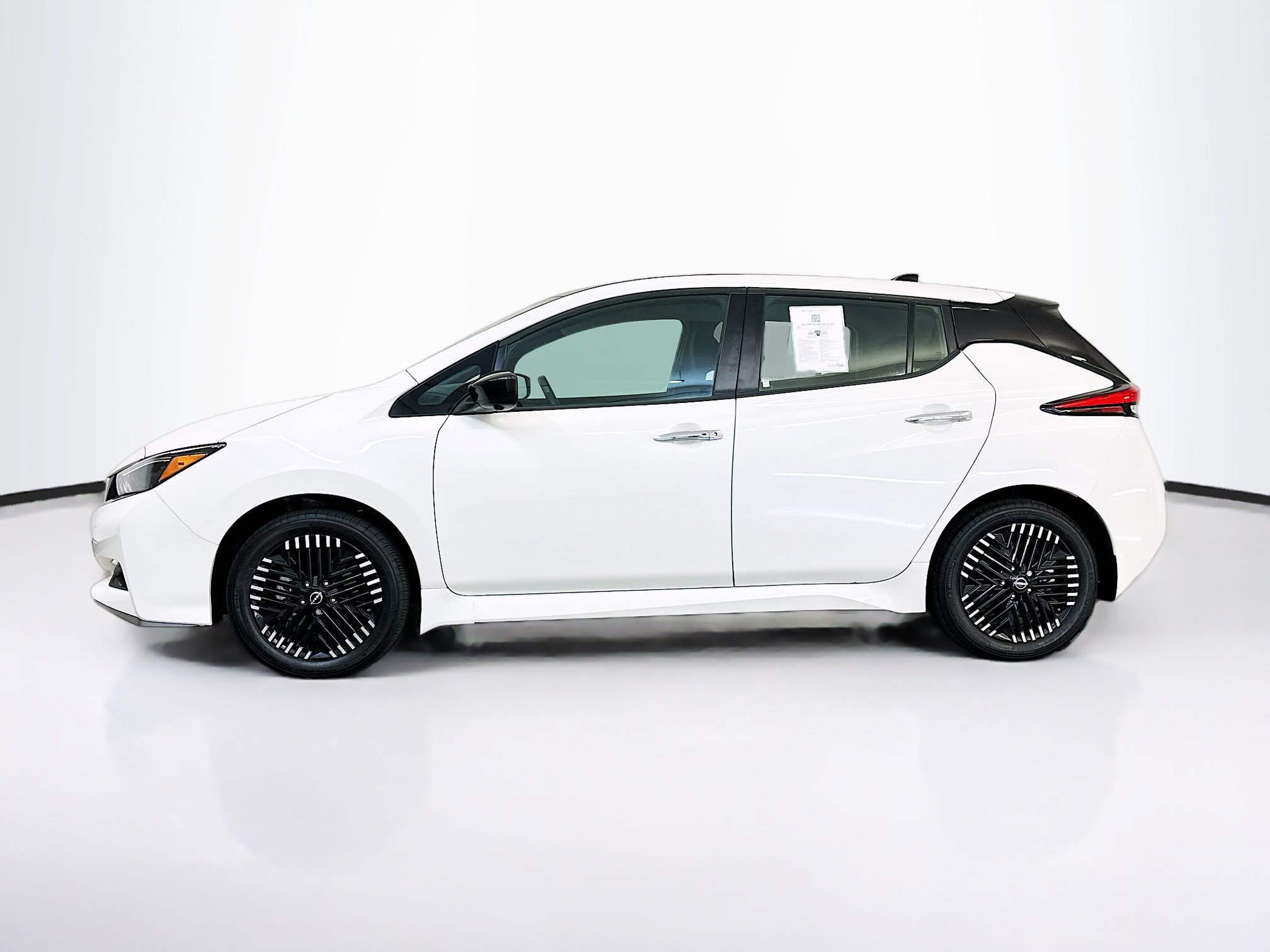 Used 2025 Nissan Leaf SV Plus FWD image 4