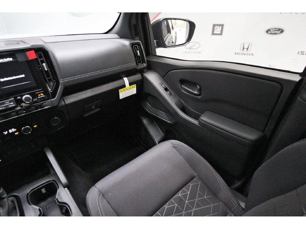 New 2027 Nissan Frontier SV w/ SV Convenience Package RWD image 8