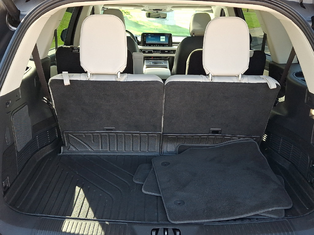 Used 2025 Lincoln Aviator AWD image 32