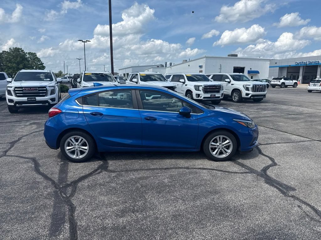 Used 2017 Chevrolet Cruze LT w/ Convenience Package FWD image 2