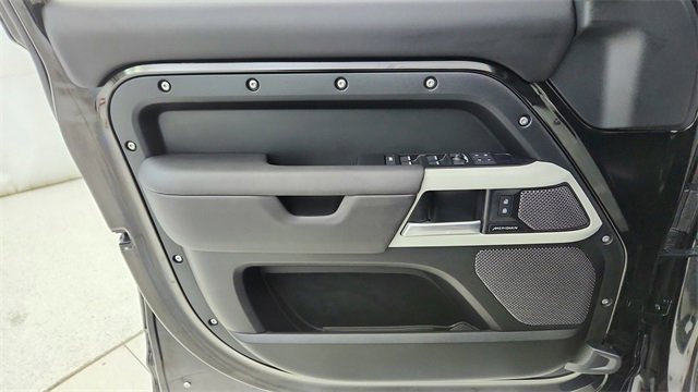 Used 2024 Land Rover Defender 110 S image 33