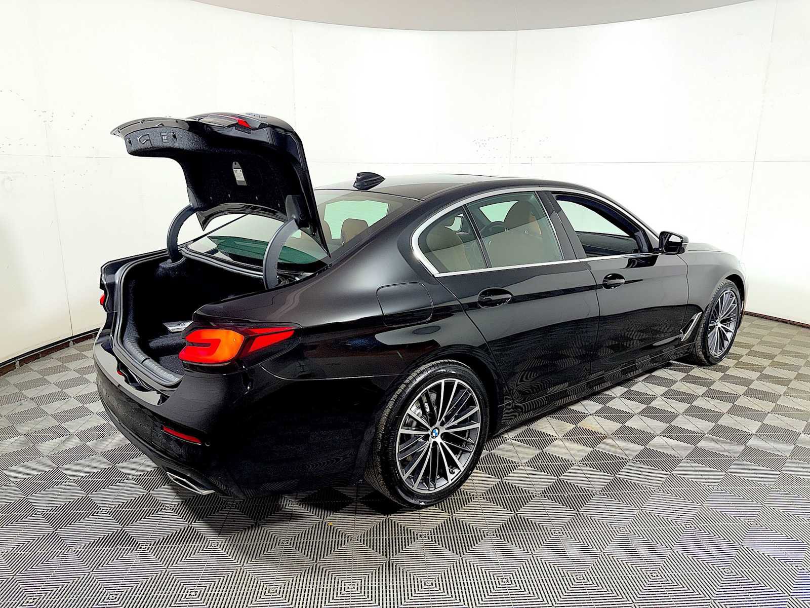 Certified 2023 BMW 530i xDrive w/ Convenience Package image 24