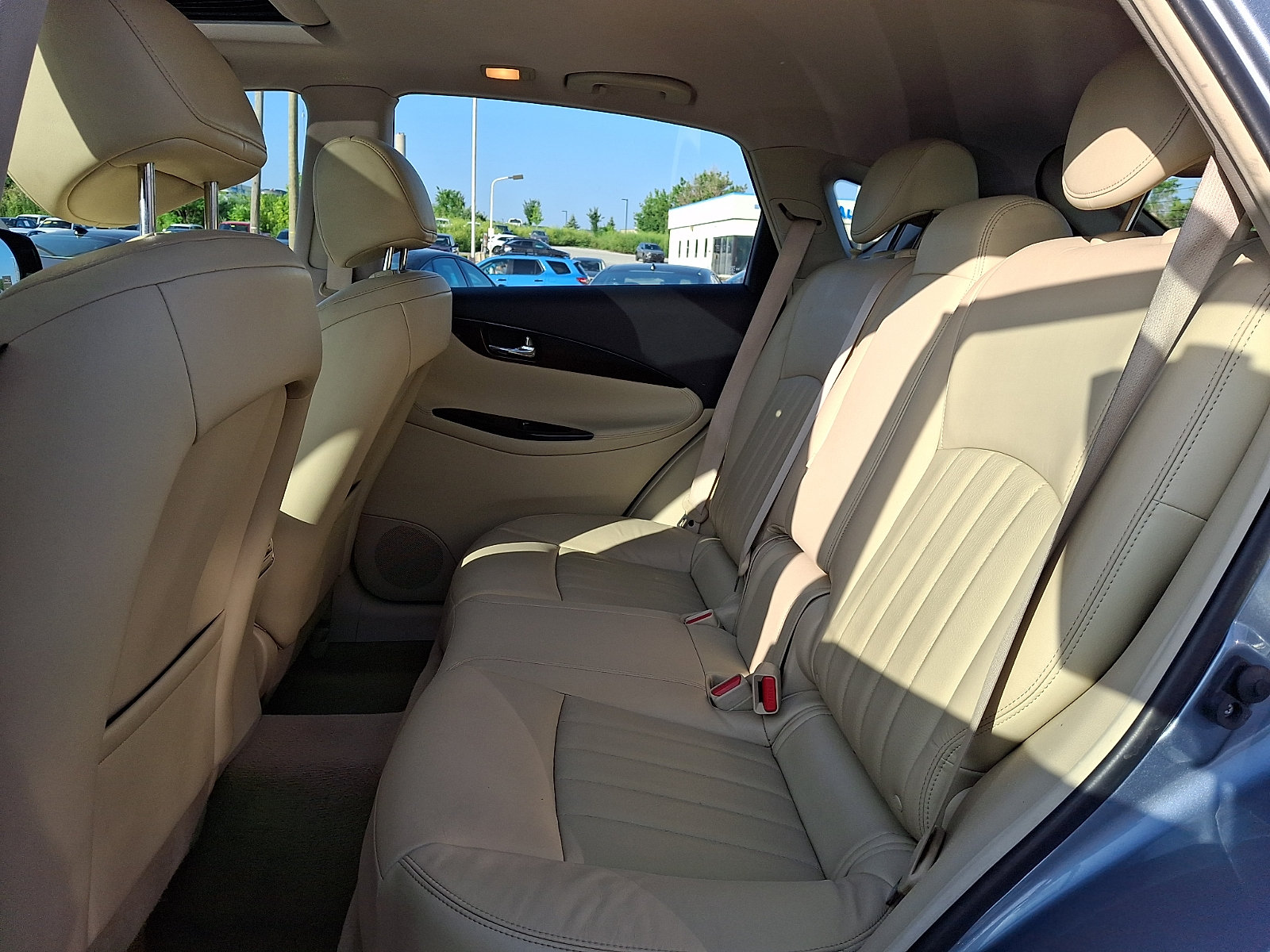 Used 2016 INFINITI QX50 AWD w/ Premium Package image 10