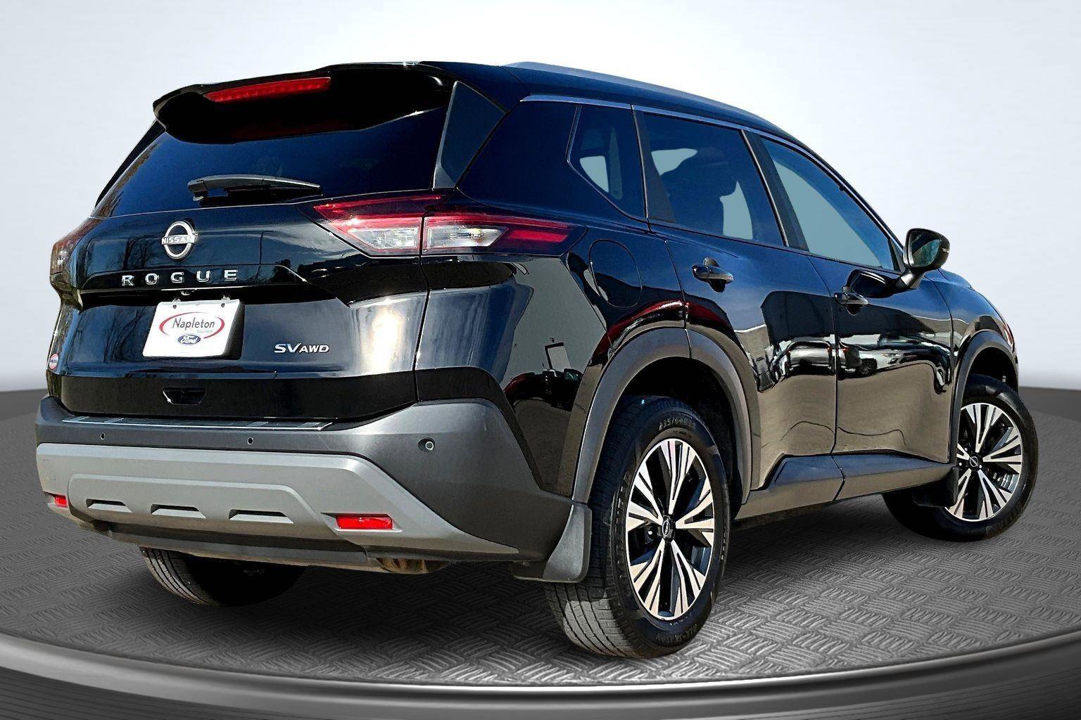 Used 2023 Nissan Rogue SV w/ SV Premium Package image 2