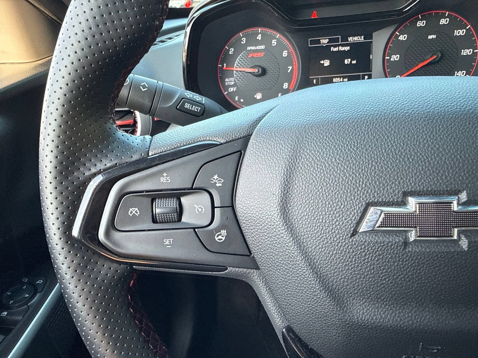 Used 2025 Chevrolet Trax RS w/ Sunroof Package FWD image 32