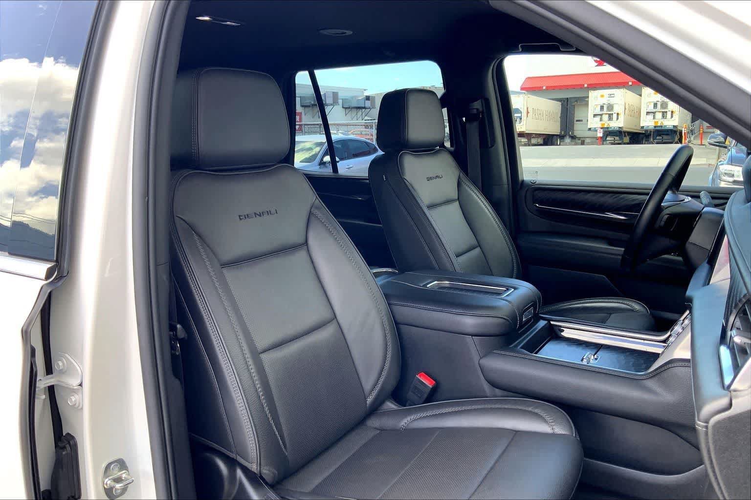 Used 2024 GMC Yukon Denali AWD/4WD image 13