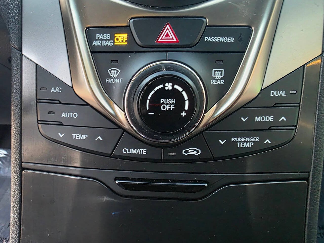 Used 2012 Hyundai Azera FWD image 34