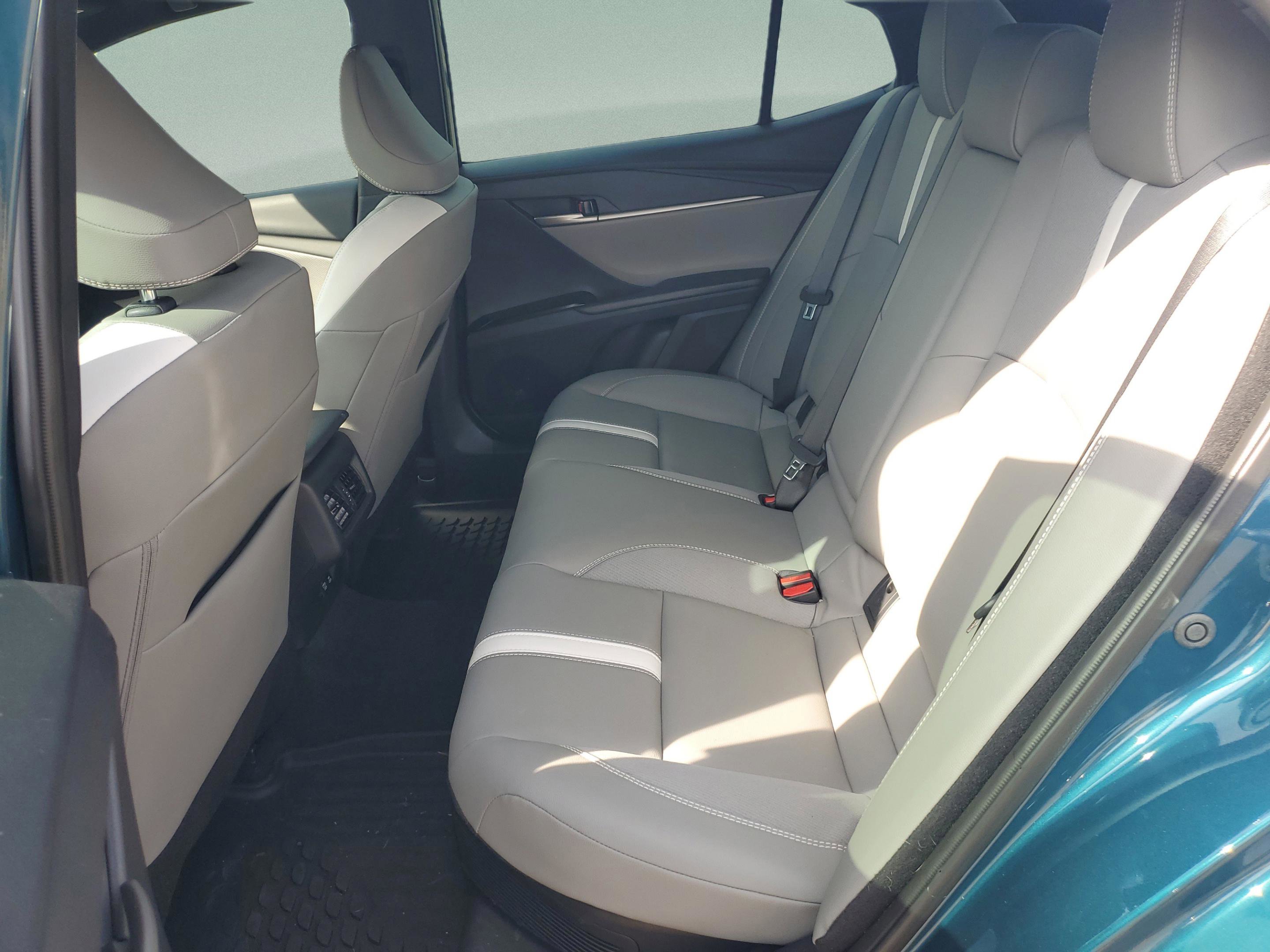 Used 2025 Toyota Camry SE image 7