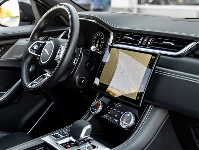 Certified 2025 Jaguar F-PACE R-Dynamic S AWD/4WD image 39