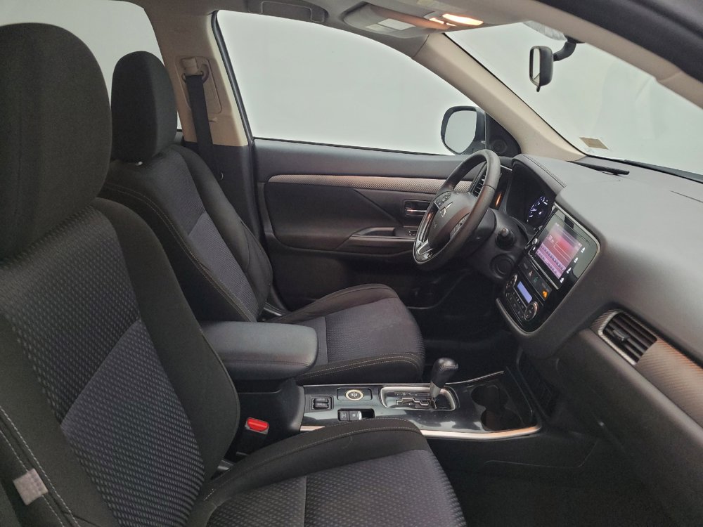Used 2017 Mitsubishi Outlander SE AWD/4WD image 21
