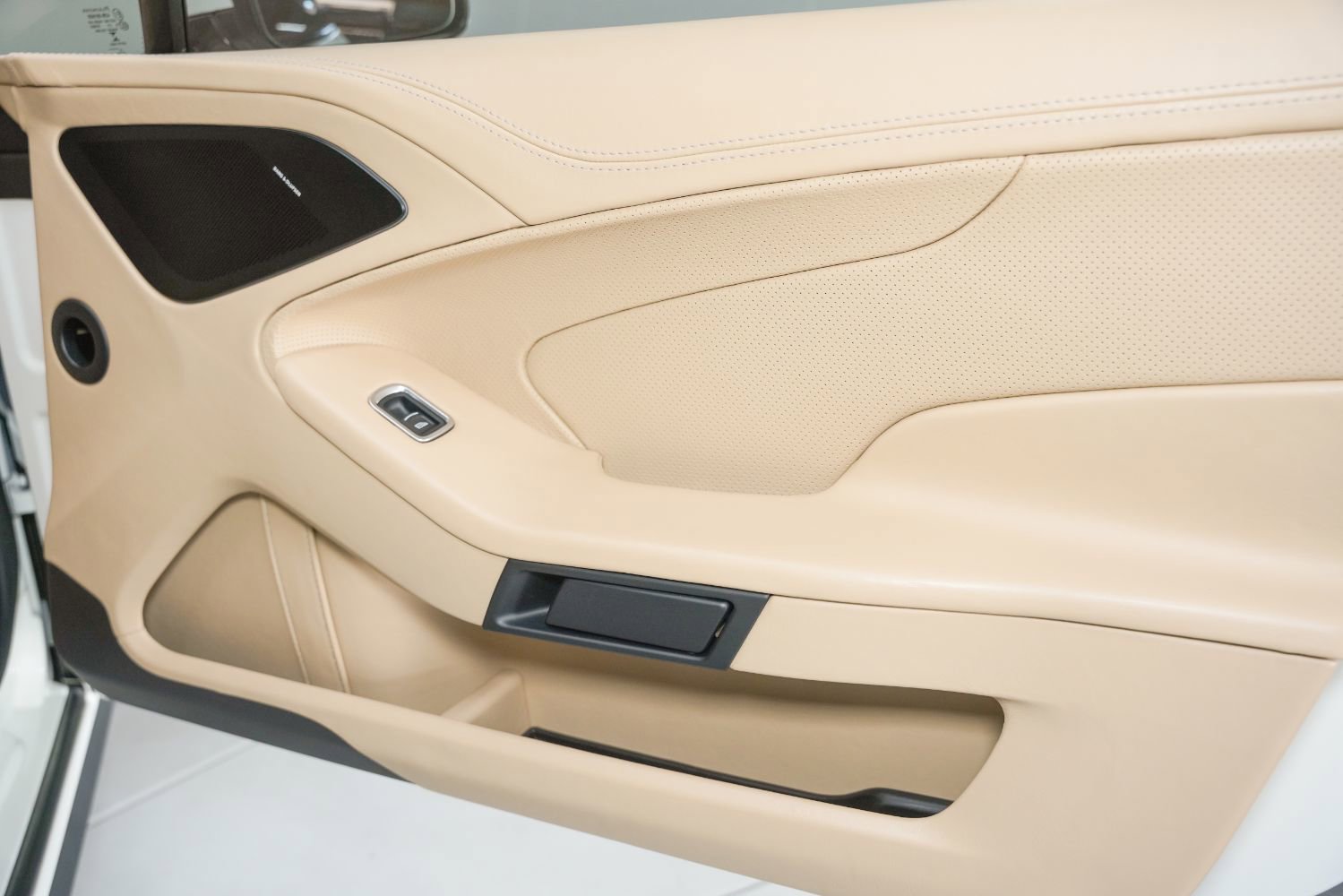 Used 2014 Aston Martin Vanquish Coupe image 33