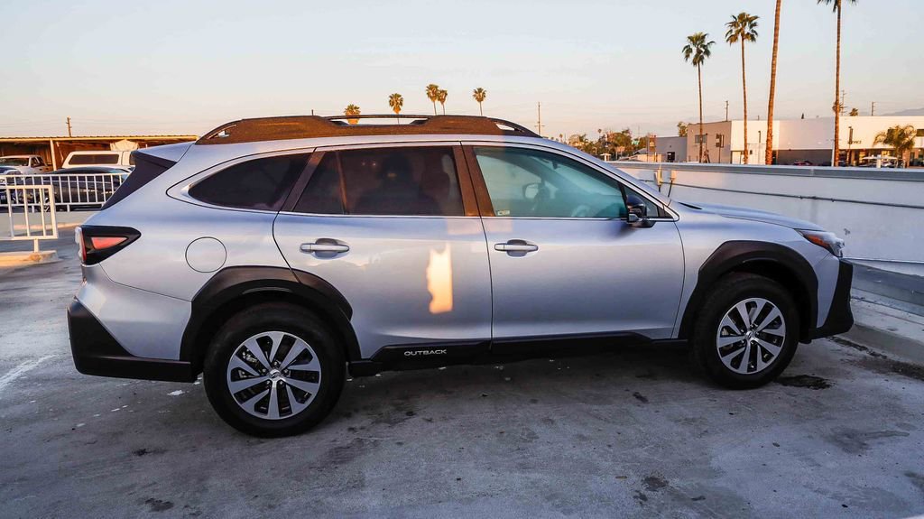 Used 2025 Subaru Outback Premium image 13