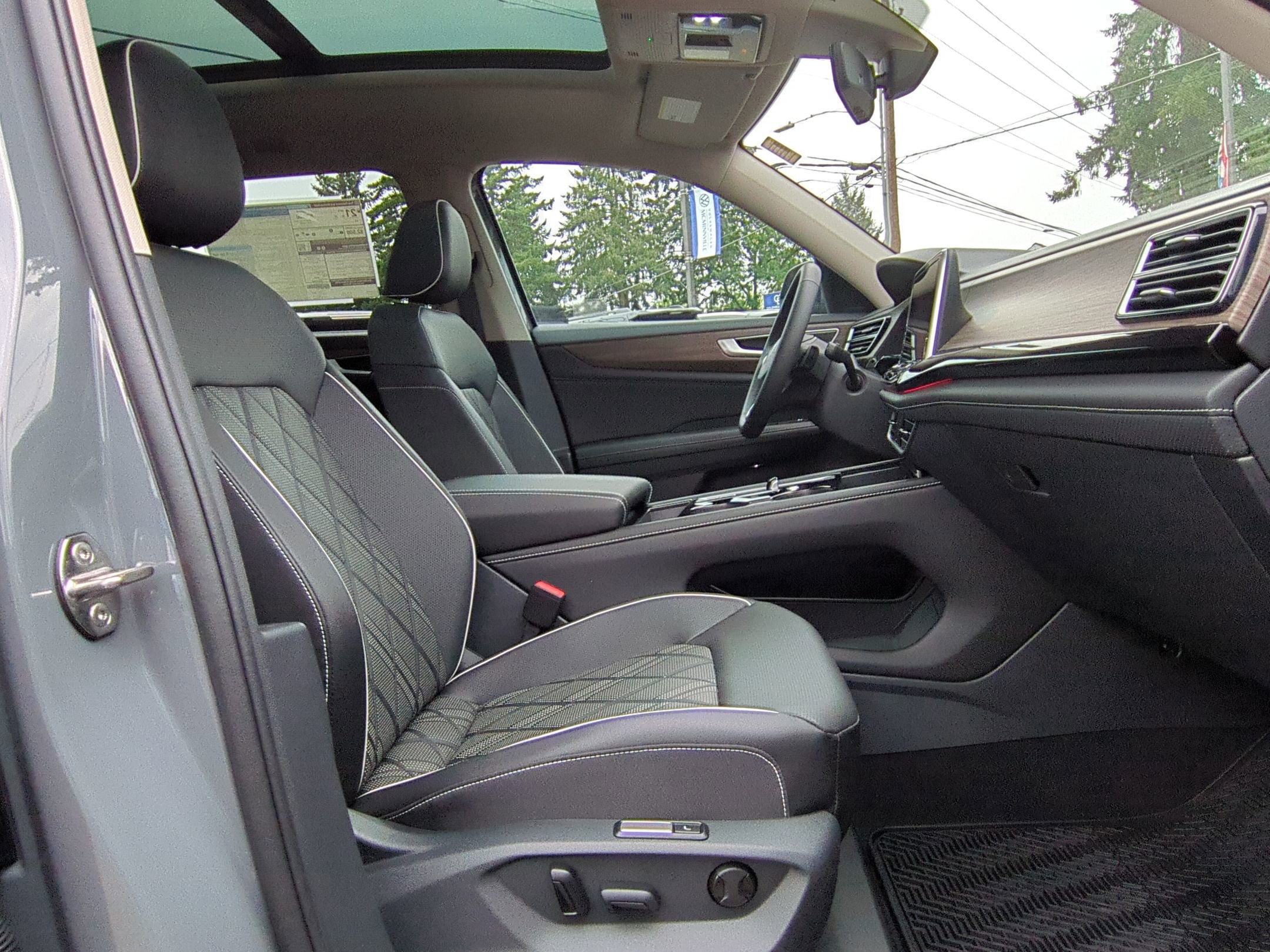 New 2025 Volkswagen Atlas SEL Premium R-Line image 32