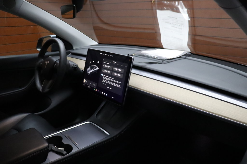 Used 2022 Tesla Model Y Long Range AWD/4WD image 41