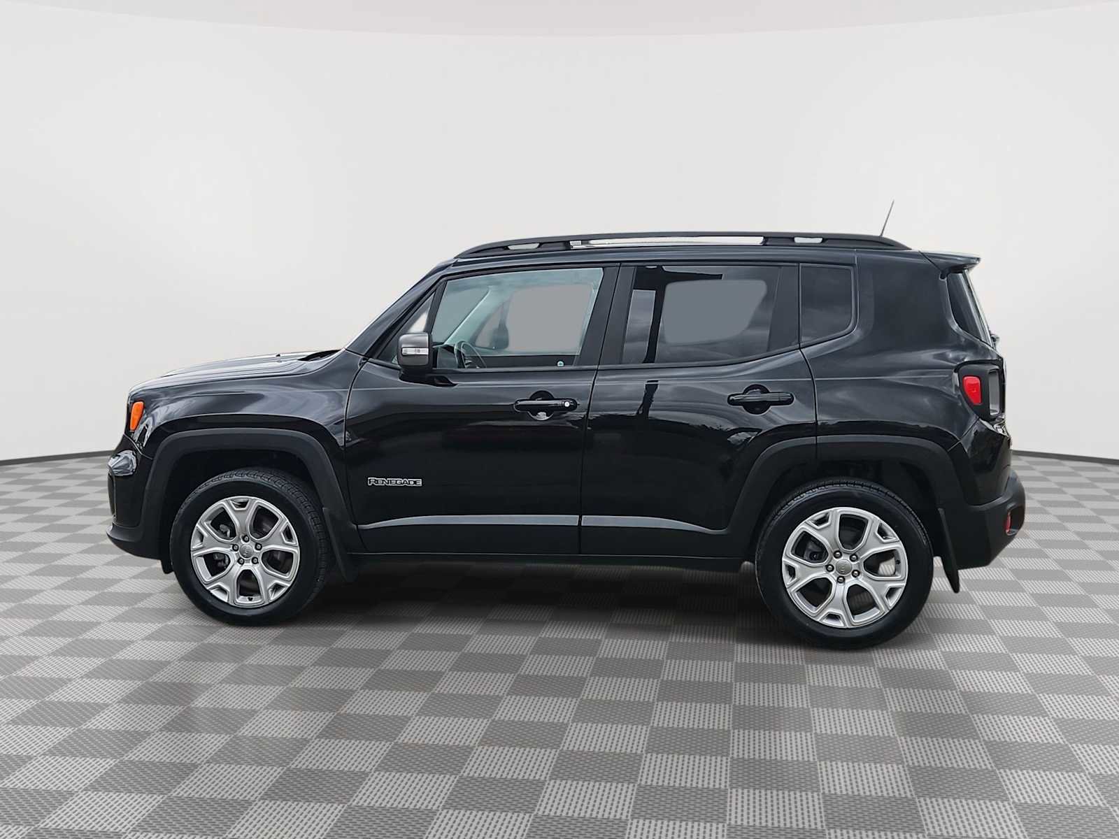Used 2019 Jeep Renegade Limited w/ UConnect 8.4 Nav Group AWD/4WD image 9