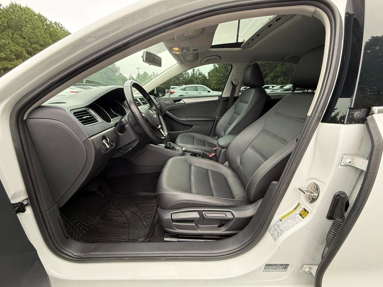 Used 2018 Volkswagen Jetta SE FWD image 9