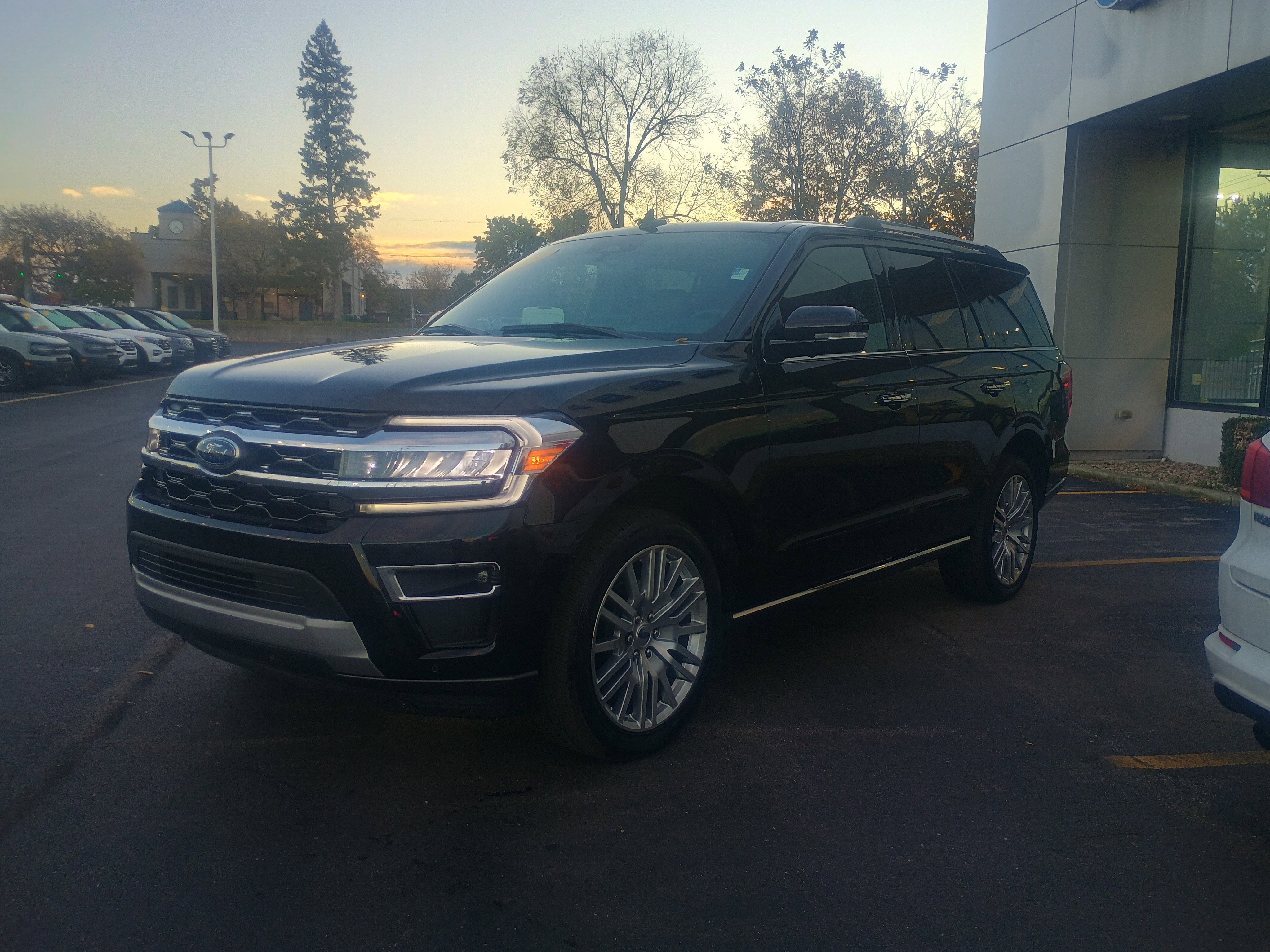 Certified 2024 Ford Expedition Limited image 3