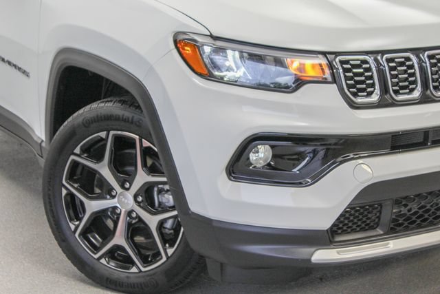 Used 2024 Jeep Compass Limited AWD/4WD image 3