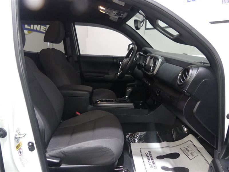 Used 2017 Toyota Tacoma TRD Off-Road w/ Tow Package image 18