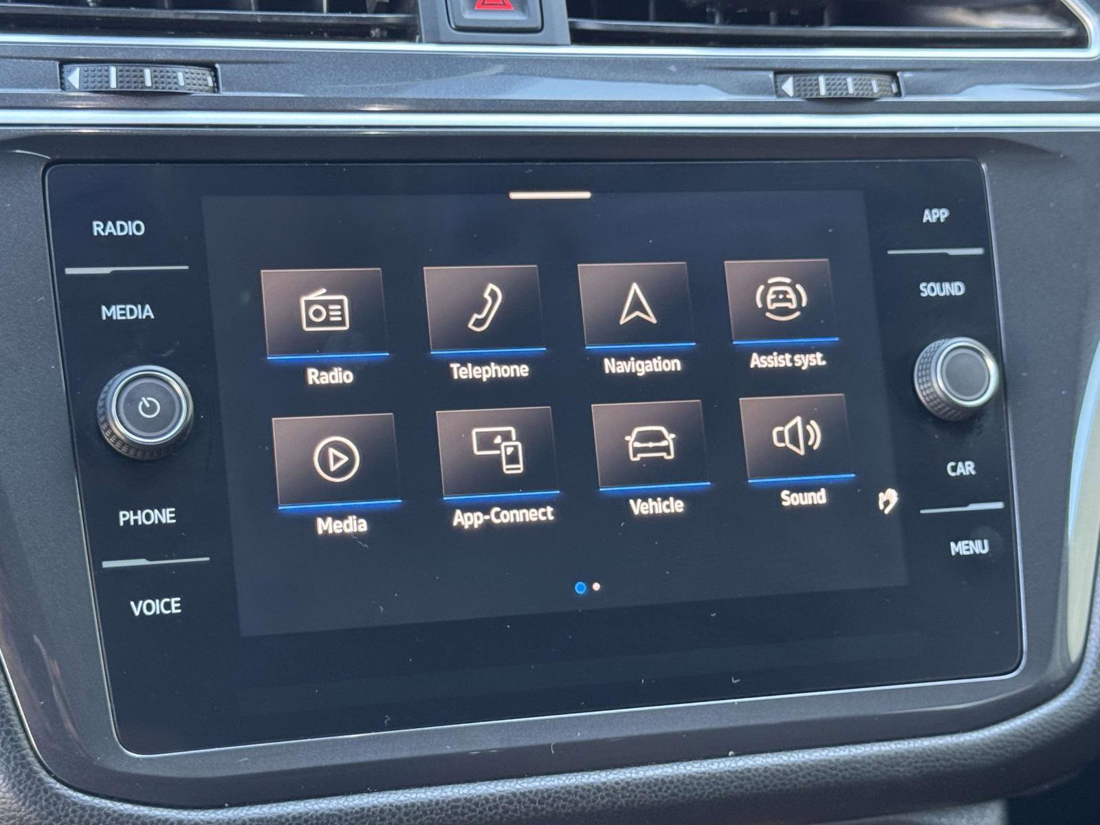 Used 2024 Volkswagen Tiguan SE w/ Panoramic Sunroof Package image 14