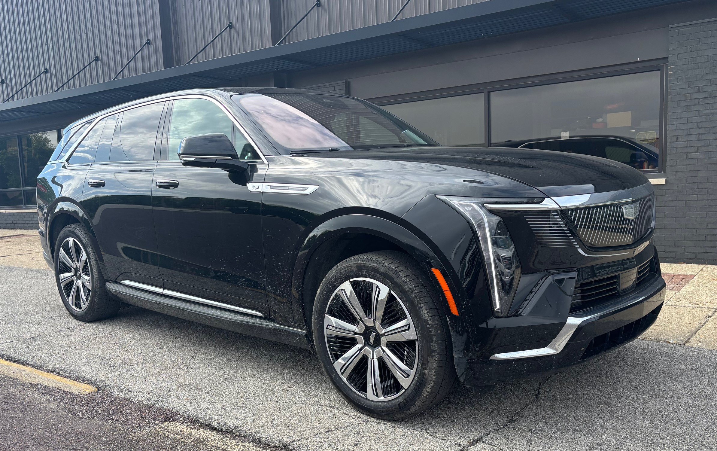 Used 2025 Cadillac Escalade IQ Luxury 2 w/ LPO, Premium Carpet Package AWD/4WD image 3