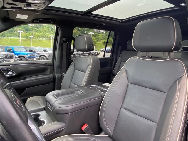 Used 2022 GMC Yukon XL SLT w/ SLT Luxury Package AWD/4WD image 16